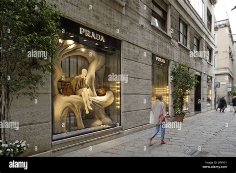 milano spiga prada|Milan Via della Spiga, 18 .